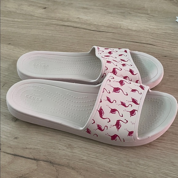 Crocs Flamingo Print Slide Sandals Iconic Comfort Pool Beach Womens Size 7 - Picture 3 of 4